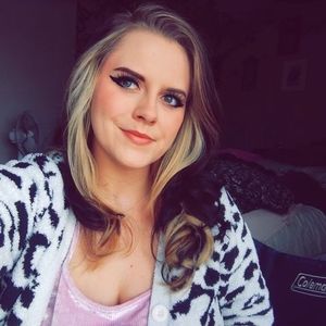 Meet your Posher, Cortney